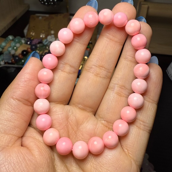 🌸 8mm Conch Shell Beaded Bracelet – Feminine & Elegant - Picture 1 of 3